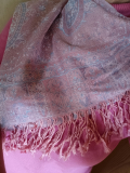 Pashmina Schal/Schultertuch rosa, dezent blau grau mit Fransen